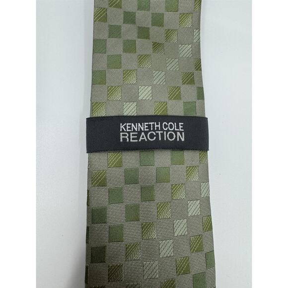Kenneth Cole Reaction Mens Neck Tie Green and Gray Squares 100% Silk Tie - Picture 7 of 7